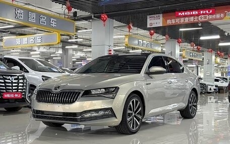 Skoda Superb III рестайлинг, 2022 год, 1 960 000 рублей, 1 фотография