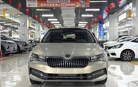 Skoda Superb III рестайлинг, 2022 год, 1 960 000 рублей, 2 фотография