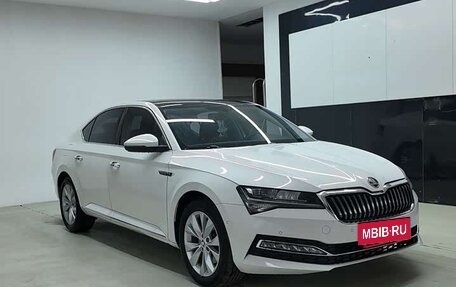 Skoda Superb III рестайлинг, 2022 год, 1 815 000 рублей, 3 фотография