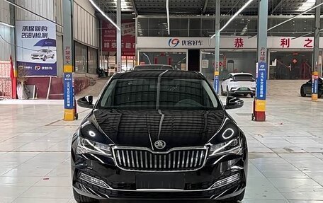 Skoda Superb III рестайлинг, 2022 год, 1 882 000 рублей, 2 фотография