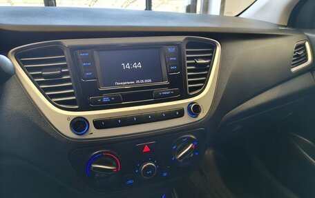Hyundai Solaris II рестайлинг, 2017 год, 990 000 рублей, 12 фотография