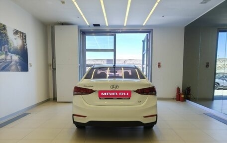 Hyundai Solaris II рестайлинг, 2017 год, 990 000 рублей, 5 фотография