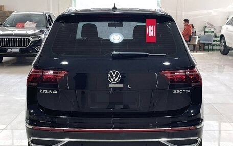 Volkswagen Tiguan II, 2023 год, 1 940 123 рублей, 2 фотография