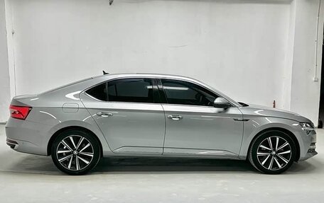 Skoda Superb III рестайлинг, 2022 год, 2 130 000 рублей, 5 фотография