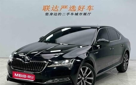 Skoda Superb, 2025 год, 2 300 000 рублей, 4 фотография