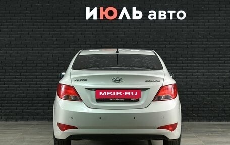 Hyundai Solaris II рестайлинг, 2015 год, 800 000 рублей, 5 фотография