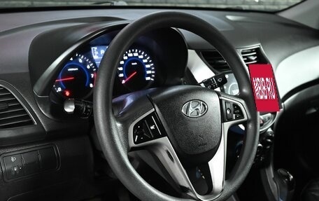 Hyundai Solaris II рестайлинг, 2015 год, 800 000 рублей, 13 фотография