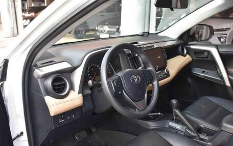 Toyota RAV4, 2019 год, 2 050 000 рублей, 4 фотография