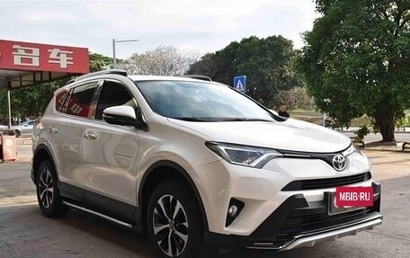 Toyota RAV4, 2019 год, 2 050 000 рублей, 5 фотография