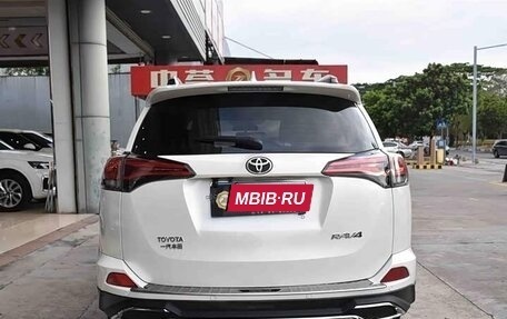 Toyota RAV4, 2019 год, 2 050 000 рублей, 11 фотография