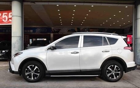 Toyota RAV4, 2019 год, 2 050 000 рублей, 13 фотография