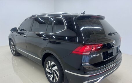 Volkswagen Tiguan II, 2023 год, 2 300 000 рублей, 2 фотография
