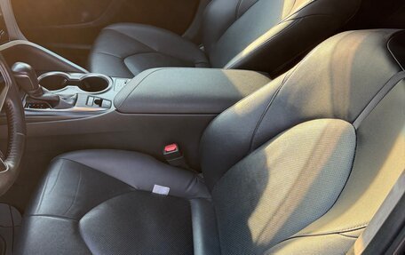 Toyota Camry, 2021 год, 3 750 000 рублей, 10 фотография