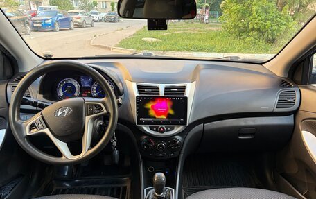 Hyundai Solaris II рестайлинг, 2012 год, 640 000 рублей, 5 фотография