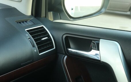 Toyota Land Cruiser Prado 150 рестайлинг 2, 2015 год, 2 800 000 рублей, 8 фотография