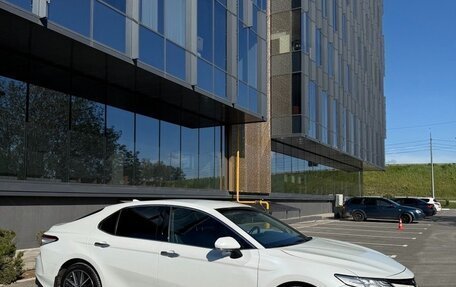 Toyota Camry, 2021 год, 3 490 000 рублей, 4 фотография