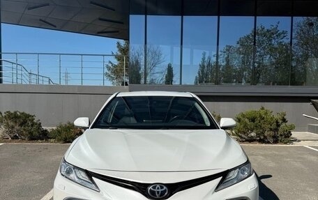 Toyota Camry, 2021 год, 3 490 000 рублей, 2 фотография