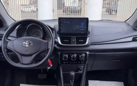 Toyota Yaris XP150 рестайлинг, 2022 год, 1 430 000 рублей, 10 фотография