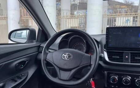 Toyota Yaris XP150 рестайлинг, 2022 год, 1 430 000 рублей, 9 фотография