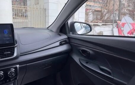 Toyota Yaris XP150 рестайлинг, 2022 год, 1 430 000 рублей, 11 фотография