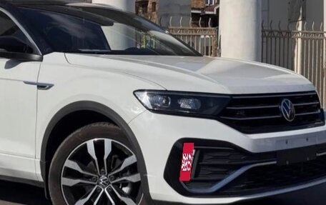Volkswagen T-Roc I, 2022 год, 2 190 000 рублей, 2 фотография