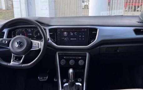 Volkswagen T-Roc I, 2022 год, 2 190 000 рублей, 11 фотография