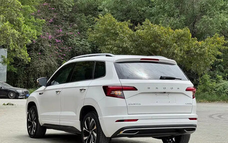Skoda Karoq I, 2022 год, 1 855 000 рублей, 4 фотография