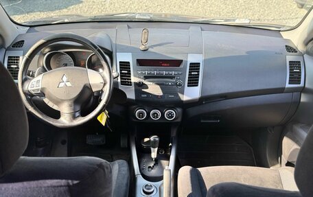 Mitsubishi Outlander III рестайлинг 3, 2008 год, 889 000 рублей, 14 фотография