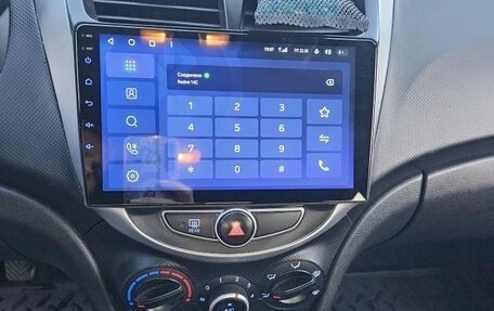 Hyundai Solaris II рестайлинг, 2013 год, 700 000 рублей, 9 фотография
