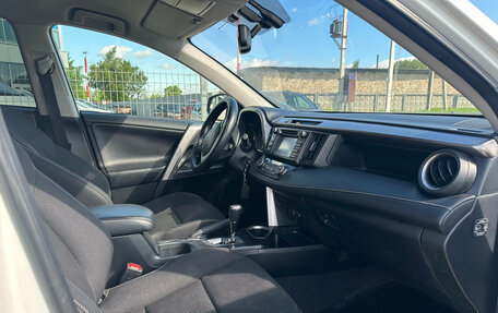 Toyota RAV4, 2016 год, 1 850 000 рублей, 12 фотография