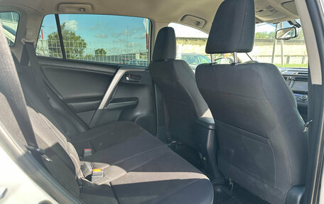 Toyota RAV4, 2016 год, 1 850 000 рублей, 24 фотография