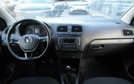 Volkswagen Polo VI (EU Market), 2015 год, 935 000 рублей, 13 фотография
