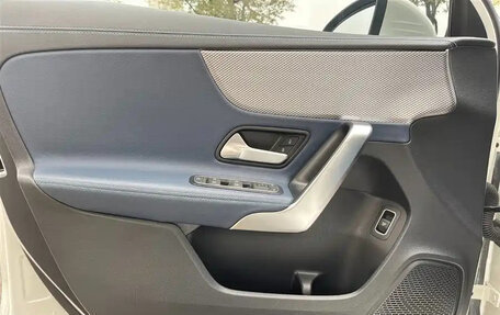 Mercedes-Benz A-Класс, 2023 год, 1 740 000 рублей, 14 фотография