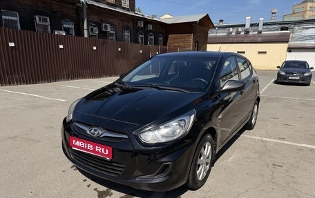 Hyundai Solaris II рестайлинг, 2011 год, 890 000 рублей, 1 фотография