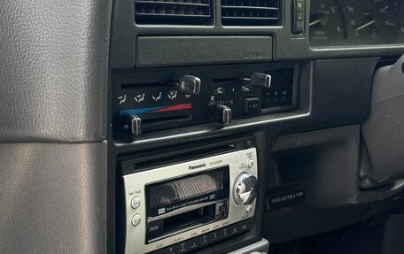 Toyota Hilux Surf III рестайлинг, 1992 год, 800 000 рублей, 8 фотография