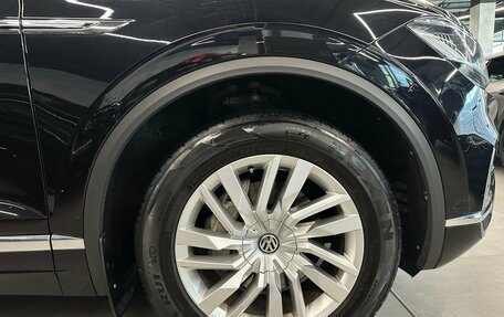 Volkswagen Touareg III, 2018 год, 4 100 000 рублей, 5 фотография
