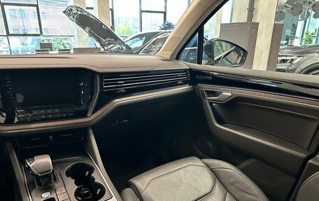 Volkswagen Touareg III, 2018 год, 4 100 000 рублей, 11 фотография