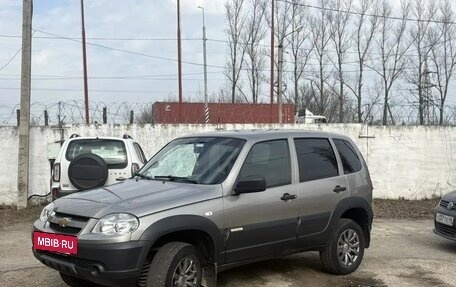 Chevrolet Niva I рестайлинг, 2017 год, 760 000 рублей, 9 фотография