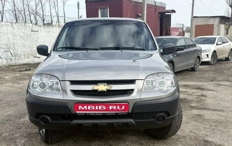 Chevrolet Niva I рестайлинг, 2017 год, 760 000 рублей, 8 фотография