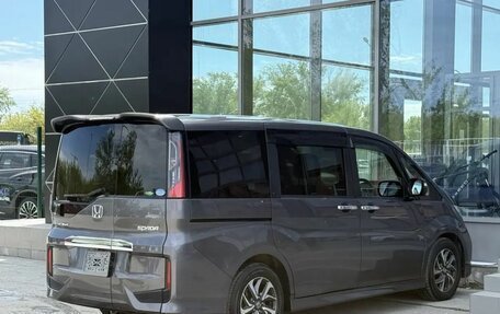 Honda Stepwgn IV, 2017 год, 1 770 000 рублей, 8 фотография