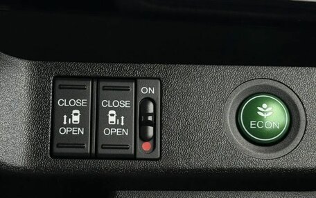 Honda Stepwgn IV, 2017 год, 1 770 000 рублей, 21 фотография