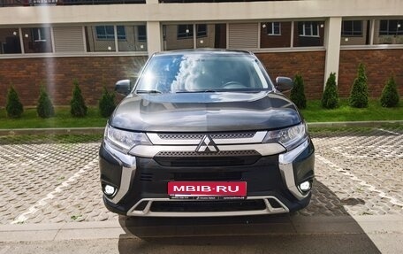 Mitsubishi Outlander III рестайлинг 3, 2019 год, 1 890 000 рублей, 1 фотография