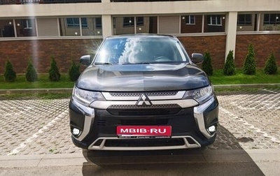 Mitsubishi Outlander III рестайлинг 3, 2019 год, 1 890 000 рублей, 1 фотография