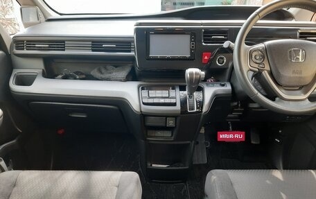 Honda Stepwgn IV, 2018 год, 2 680 000 рублей, 13 фотография