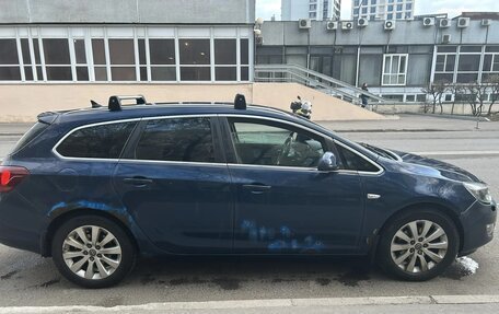 Opel Astra J, 2011 год, 760 000 рублей, 2 фотография
