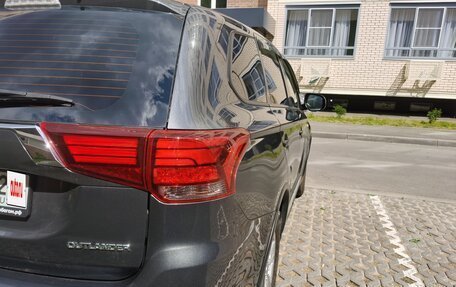 Mitsubishi Outlander III рестайлинг 3, 2019 год, 1 890 000 рублей, 3 фотография
