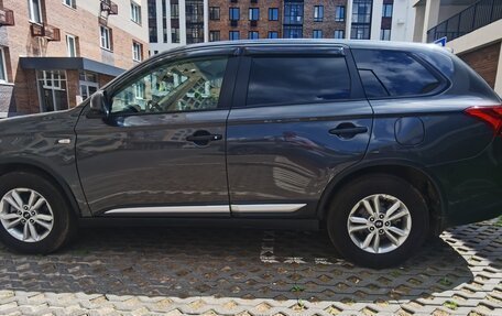 Mitsubishi Outlander III рестайлинг 3, 2019 год, 1 890 000 рублей, 6 фотография