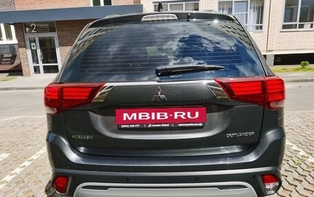 Mitsubishi Outlander III рестайлинг 3, 2019 год, 1 890 000 рублей, 4 фотография