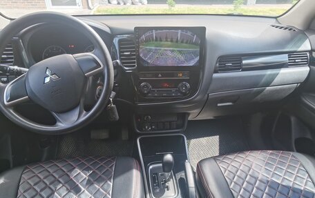 Mitsubishi Outlander III рестайлинг 3, 2019 год, 1 890 000 рублей, 8 фотография