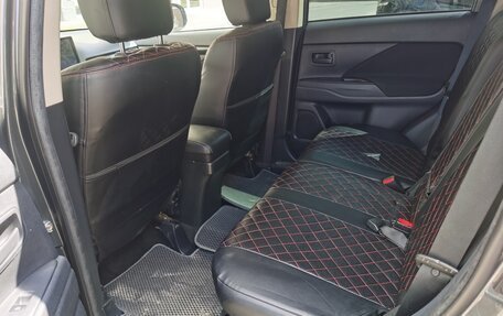 Mitsubishi Outlander III рестайлинг 3, 2019 год, 1 890 000 рублей, 10 фотография